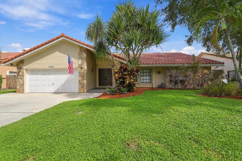 4 bedroom Single Family Residence at 9255 NW 18th Street, Jacaranda Lakes Section Eleven, Plantation — photo 2