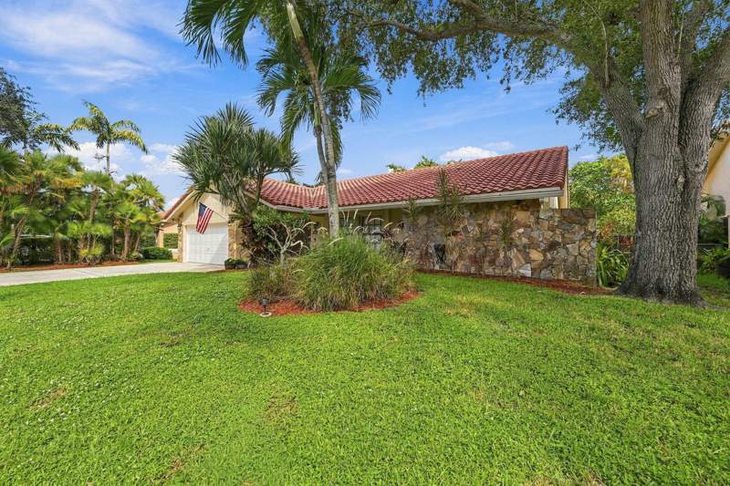 4 bedroom Single Family Residence at 9255 NW 18th Street, Jacaranda Lakes Section Eleven, Plantation — photo 4