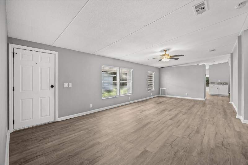 0 bedroom Manufactured Home at 3225 Columbrina Circle, Savanna Club Plat II, Port St. Lucie — photo 4