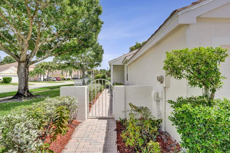 3 bedroom Single Family Residence at 106 Hamilton Terrace, Anthony Groves Ph 1, Royal Palm Beach — photo 2