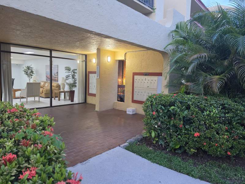 2 bedroom Condominium at 733 SE 1st Way #102, Vista Gardens I Condo, Deerfield Beach — photo 3