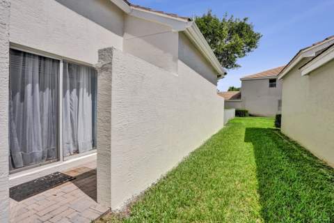 106 Hamilton Terrace, Royal Palm Beach FL - photo 11 of 37