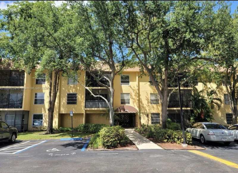 2 bedroom Condominium at 480 NW 20th Street #2120, Casa Del Rio Condo, Boca Raton — photo 1