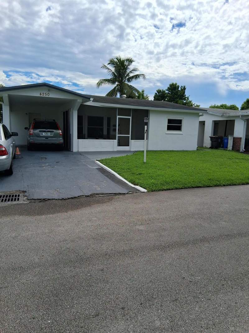 3 bedroom Single Family Residence at 4250 NW 49th Terrace, Oakland Estates 4th Sec, Lauderdale Lakes — photo 2