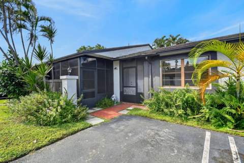 72 Conaskonk Circle, Royal Palm Beach FL - photo 6 of 58