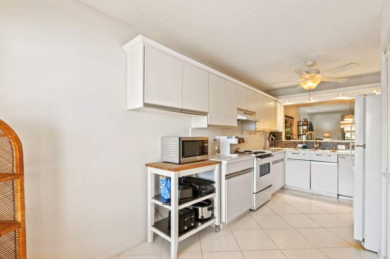 2 bedroom Condominium at 5380 Cedar Lake Drive #303, Lakeside Condo 3 Of Banyan Springs, Boynton Beach — photo 5