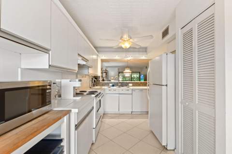 5380 Cedar Lake Drive #303, Boynton Beach FL - photo 7 of 34