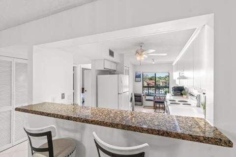 5380 Cedar Lake Drive #303, Boynton Beach FL - photo 11 of 34