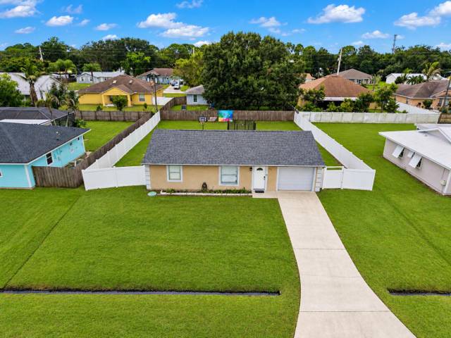 420 SW Parish Terrace