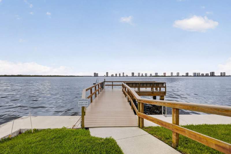 2 bedroom Condominium at 111 Shore Court #301, Shore Club Apts B & C Cond, North Palm Beach — photo 3