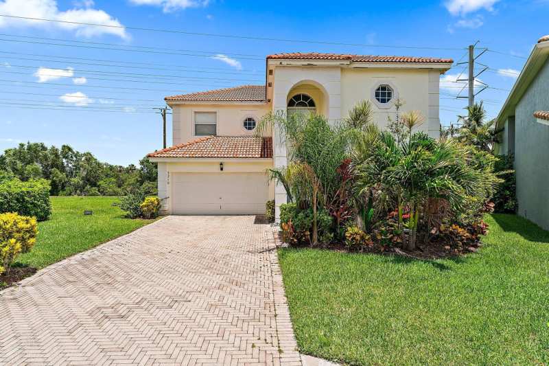 4 bedroom Single Family Residence at 3210 El Camino Real, Lakes Of Laguna, West Palm Beach — photo 1