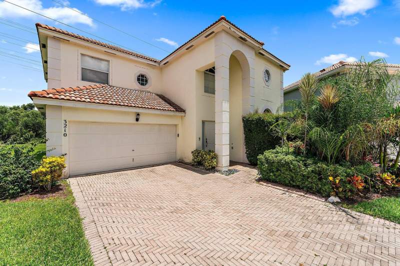 4 bedroom Single Family Residence at 3210 El Camino Real, Lakes Of Laguna, West Palm Beach — photo 2