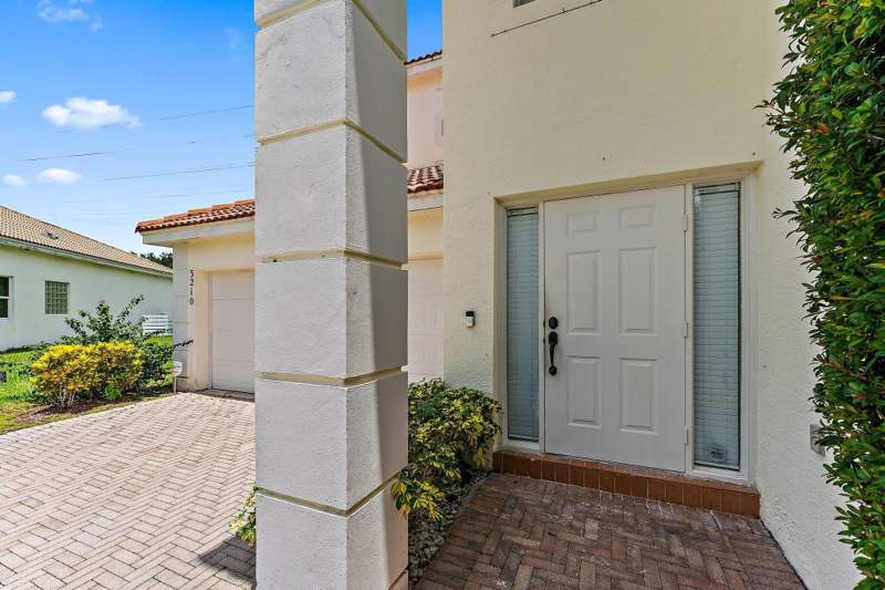 4 bedroom Single Family Residence at 3210 El Camino Real, Lakes Of Laguna, West Palm Beach — photo 3