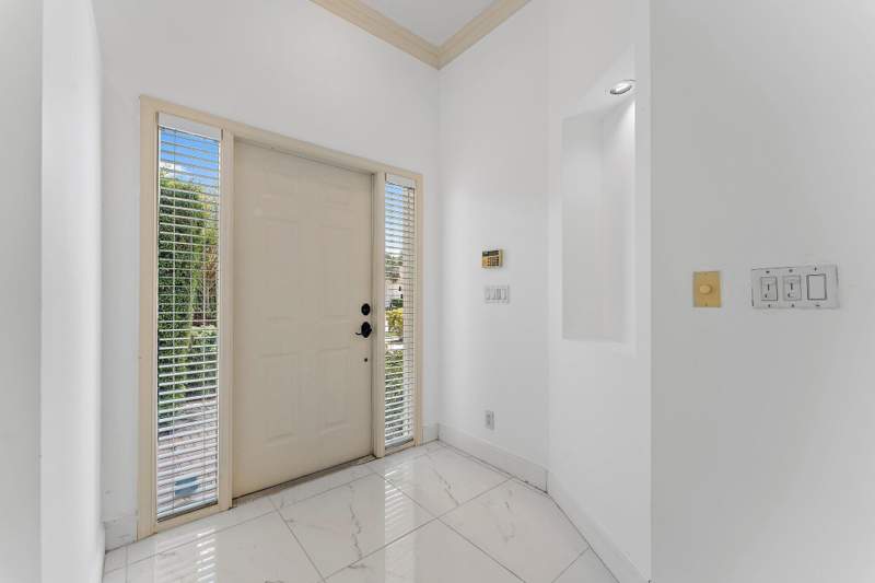 4 bedroom Single Family Residence at 3210 El Camino Real, Lakes Of Laguna, West Palm Beach — photo 4
