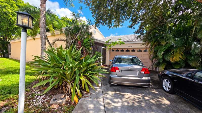 3 bedroom Single Family Residence at 9538 NW 8th Circle, Jacaranda Parcel 218, Plantation — photo 1