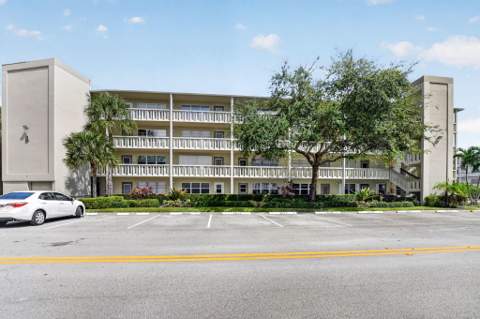 1038 Berkshire B, Deerfield Beach FL - photo 23 of 50