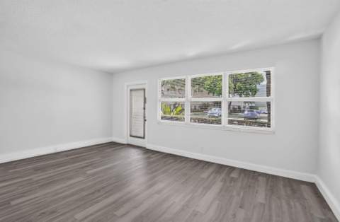 1038 Berkshire B, Deerfield Beach FL - photo 6 of 50