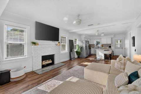 415 Greenbriar Drive, West Palm Beach FL - photo 8 of 61