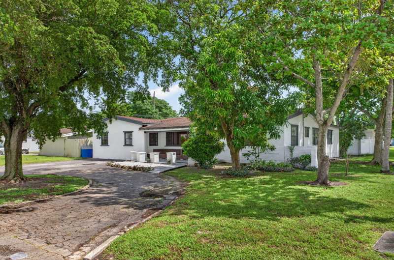 4 bedroom Single Family Residence at 7571 Lasalle Boulevard, Miramar Sec 7, Miramar — photo 1