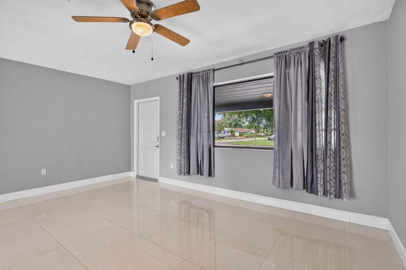 4 bedroom Single Family Residence at 7571 Lasalle Boulevard, Miramar Sec 7, Miramar — photo 2