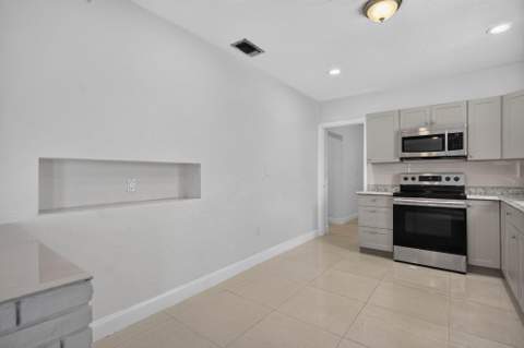 7571 Lasalle Boulevard, Miramar FL - photo 13 of 42