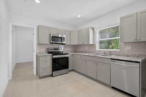 7571 Lasalle Boulevard, Miramar FL - photo 12 of 42