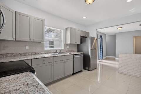 7571 Lasalle Boulevard, Miramar FL - photo 11 of 42