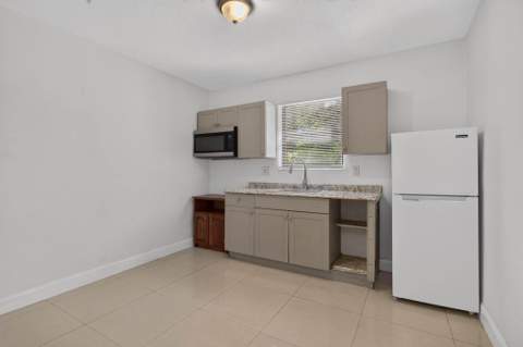 7571 Lasalle Boulevard, Miramar FL - photo 10 of 42