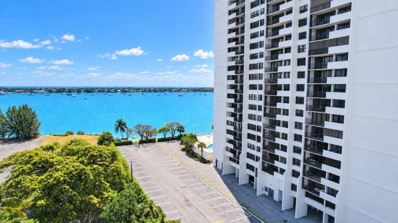 1 bedroom Condominium at 5600 N Flagler Drive #606, Palm Beach House Condo, West Palm Beach — photo 2