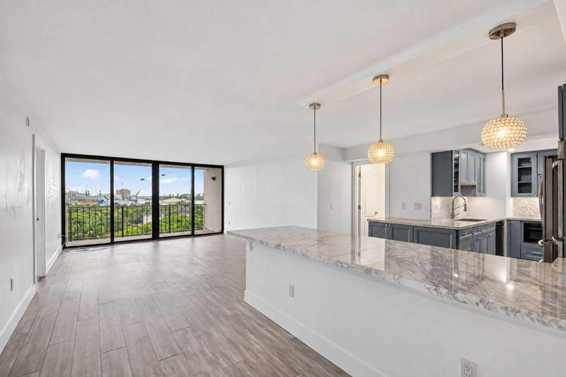 1 bedroom Condominium at 5600 N Flagler Drive #606, Palm Beach House Condo, West Palm Beach — photo 4