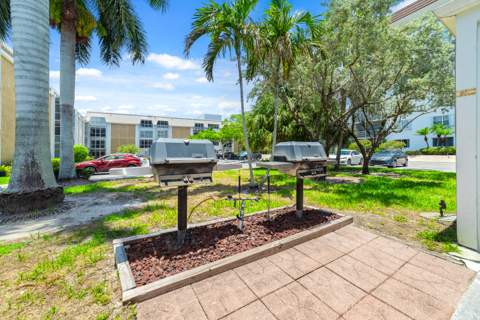 2990 NE 16th Avenue #304, Oakland Park FL - photo 22 of 35