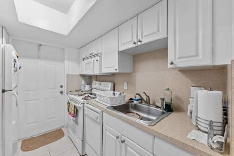 1500 Crescent Circle #B215, Lake Park FL - photo 8 of 23