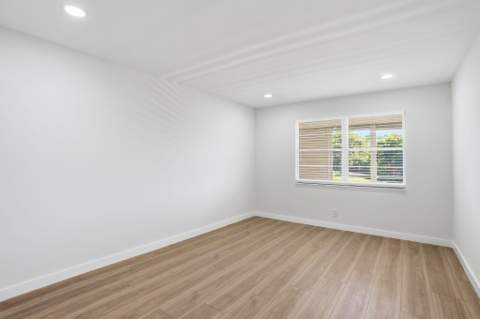 2005 Newport G, Deerfield Beach FL - photo 6 of 30