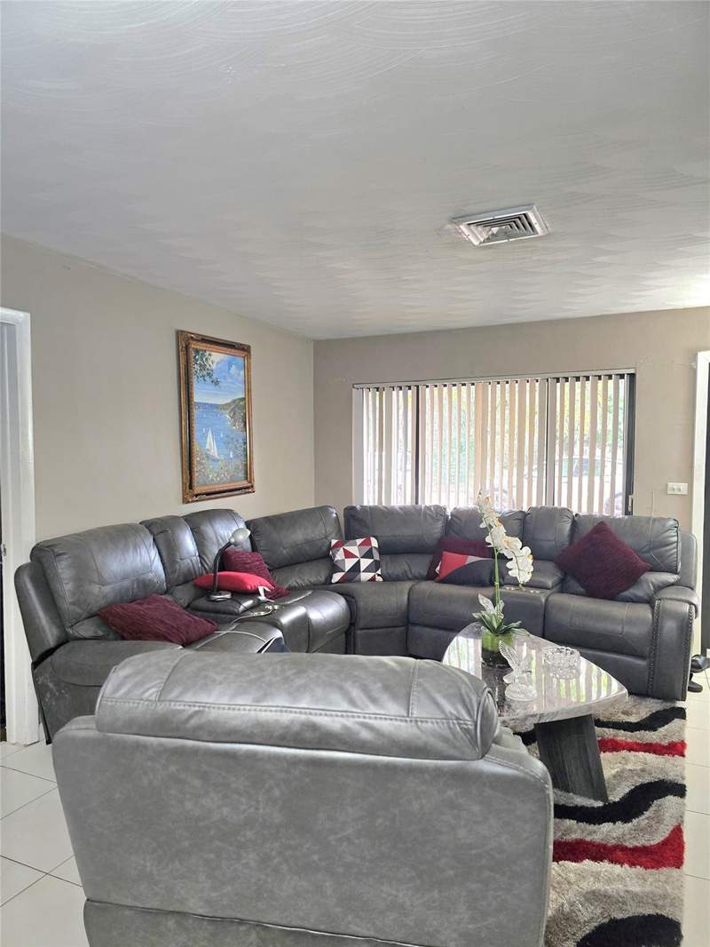 3 bedroom Single Family Residence at 2420 N 59th Terrace, Hollywood, Hollywood — photo 4