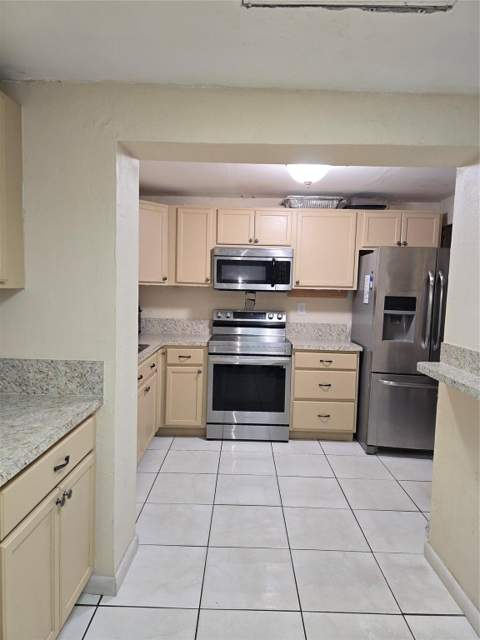 2420 N 59th Terrace, Hollywood FL - photo 7 of 33