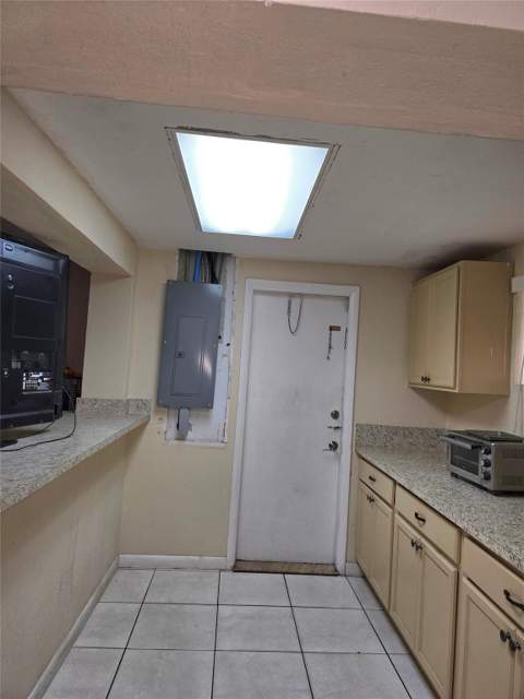 2420 N 59th Terrace, Hollywood FL - photo 9 of 33