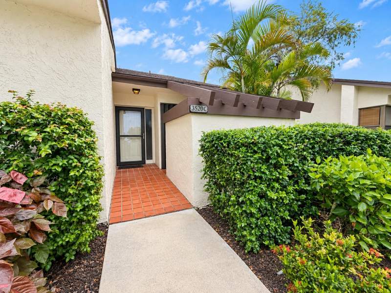 2 bedroom Villa at 3520 Wash Road #C, Villas Of Willow Bend, Lake Worth — photo 2