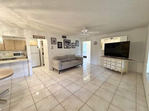 435 Pine Glen Lane #B-2, Greenacres FL - photo 7 of 33
