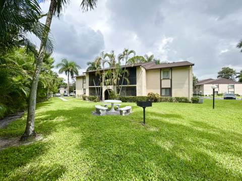 435 Pine Glen Lane #B-2, Greenacres FL - photo 19 of 33