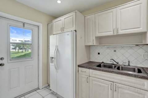 2200 Park Lane #Unit 111, Hollywood FL - photo 11 of 28
