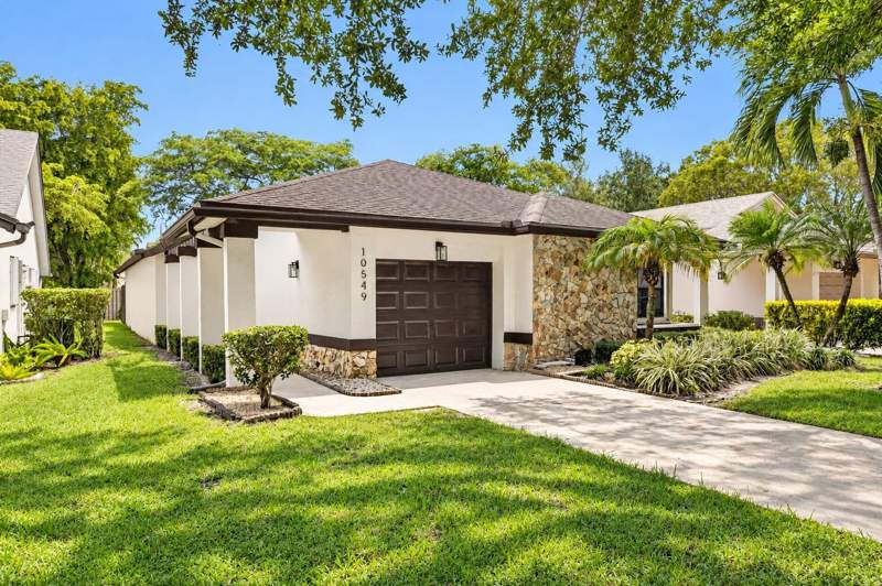 3 bedroom Single Family Residence at 10549 Fern Tree Way, Equestrian, Fairmont Place, Boynton Beach — photo 2