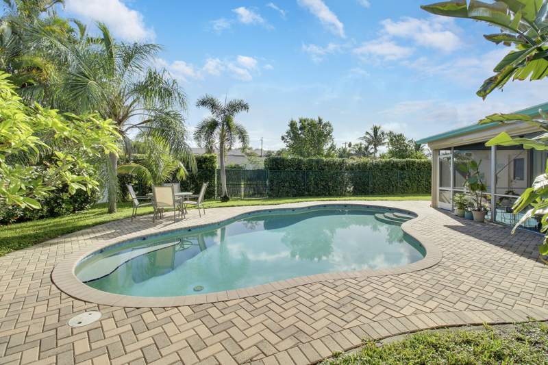 2 bedroom Single Family Residence at 60 Camelia Circle, Ridgewood Homes Sec 3, Tequesta — photo 2