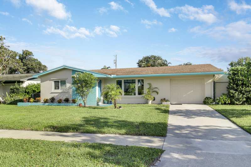 2 bedroom Single Family Residence at 60 Camelia Circle, Ridgewood Homes Sec 3, Tequesta — photo 1