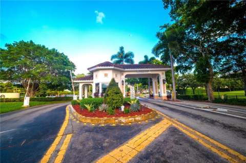 1400 Saint Charles Place #608, Pembroke Pines FL - photo 9 of 11