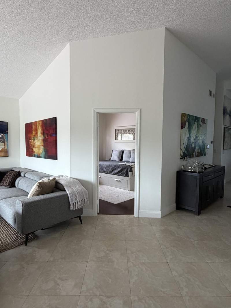 3 bedroom Single Family Residence at 1101 Wilshire Circle, Hollywood Lakes Country Club And, Pembroke Pines — photo 5