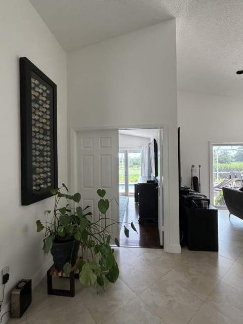 1101 Wilshire Circle, Pembroke Pines FL - photo 12 of 43