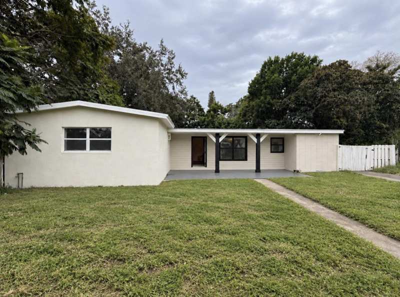 3 bedroom Single Family Residence at 180 SE Serenata Court, River Park, Port St. Lucie — photo 1