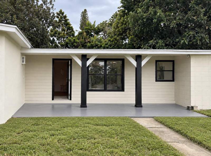 3 bedroom Single Family Residence at 180 SE Serenata Court, River Park, Port St. Lucie — photo 2
