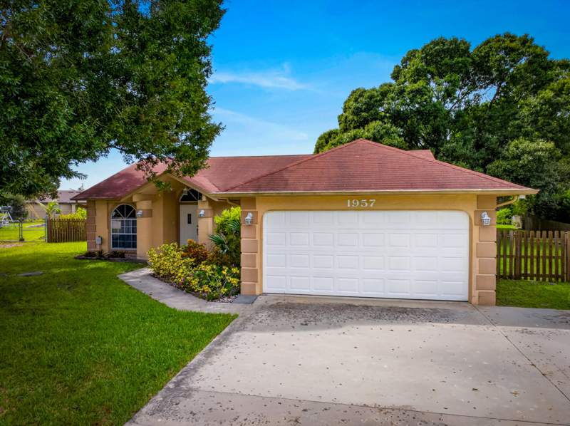 3 bedroom Single Family Residence at 1957 SE Dranson Circle, Port St Lucie Section 40, Port St. Lucie — photo 2