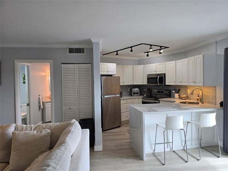 1 bedroom Condominium at 900 River Reach Drive #517, River Reach Condominium I, Fort Lauderdale — photo 5